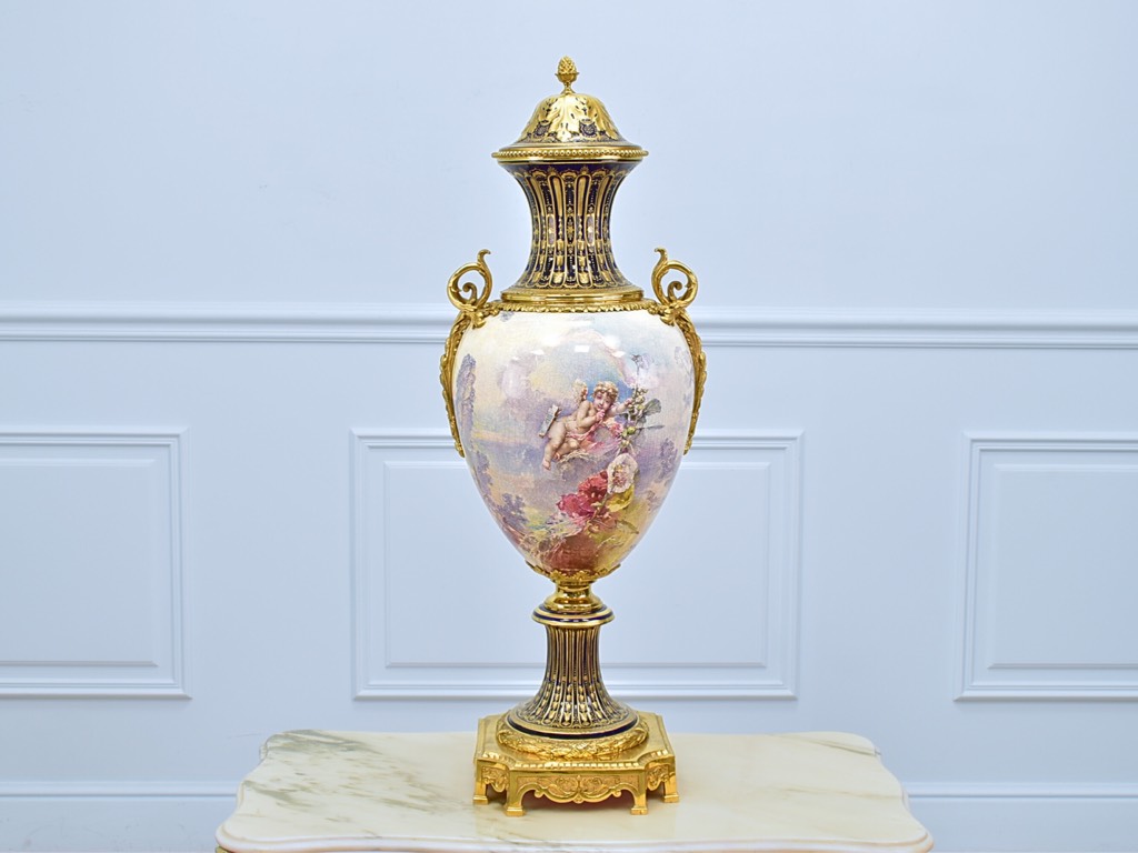 Антикварна ваза Севр XIX століття з розписом